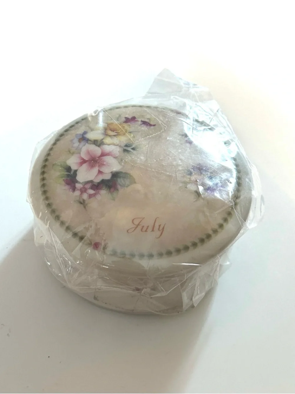 💐 July Porcelain Trinket Box in Cream with Floral Motif USA PICKARD Vintage
